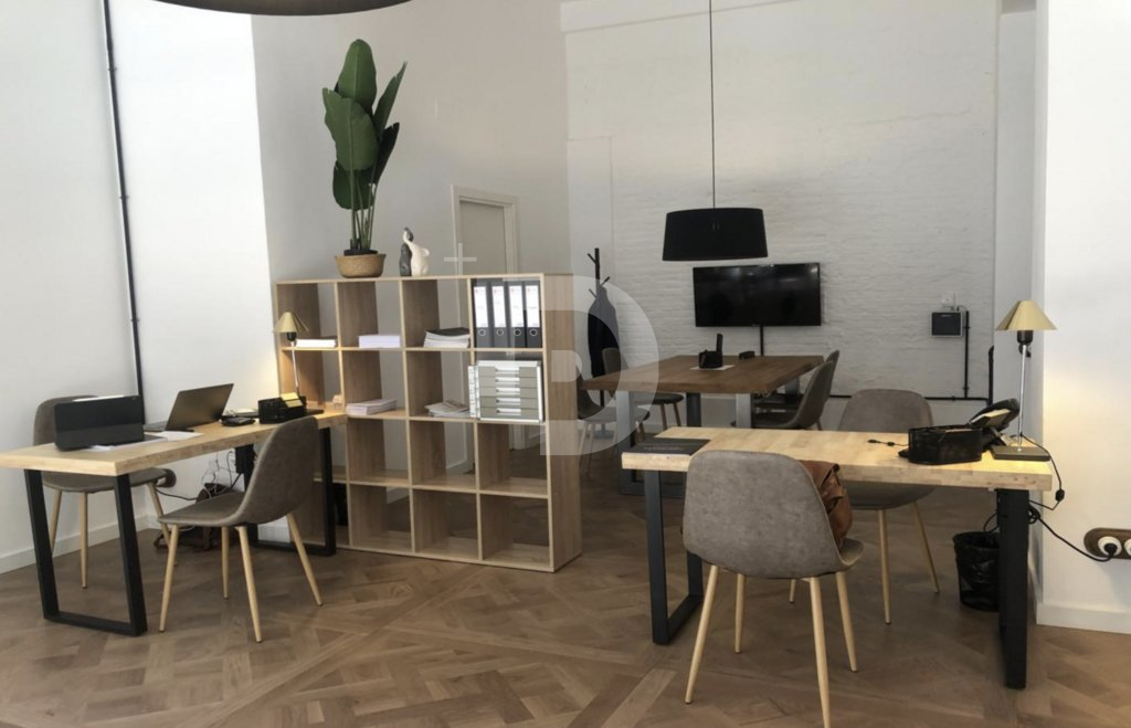 Офис в Барселоне, Испания, 45 м² - фото 1