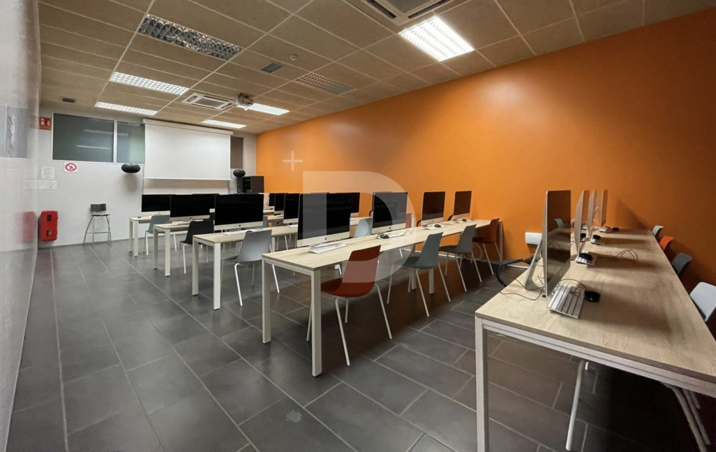 Коммерческая недвижимость в Эйшампле, Испания, 807 м² - фото 1