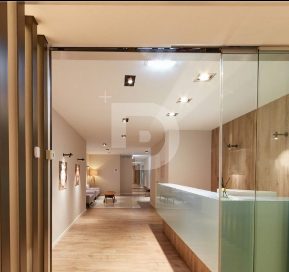 Коммерческая недвижимость в Эйшампле, Испания, 330 м² - фото 1