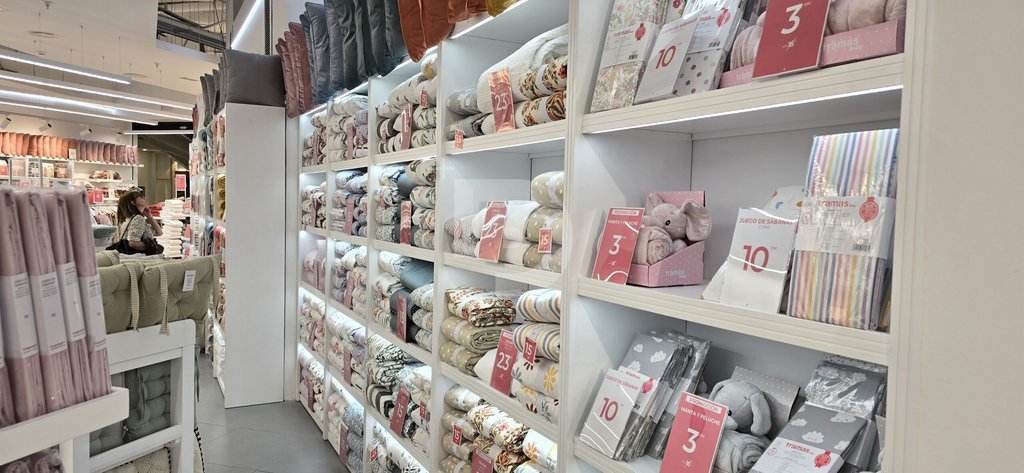 Коммерческая недвижимость в Мадриде, Испания, 571 м² - фото 1