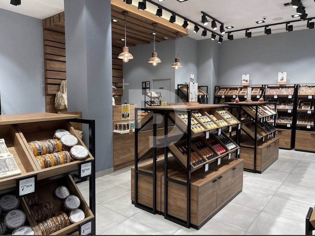 Магазин в Мадриде, Испания, 137 м² - фото 1