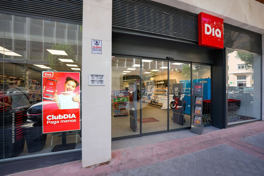 Магазин в Барселоне, Испания, 561 м² - фото 1