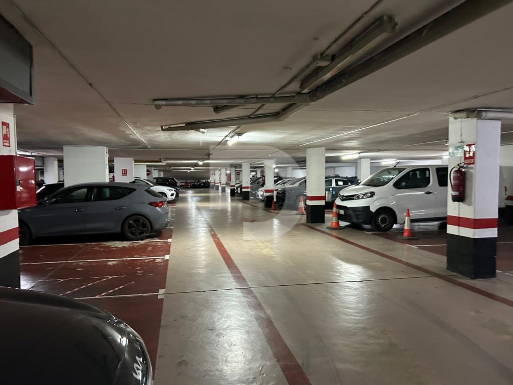 Коммерческая недвижимость в Эйшампле, Испания, 14 600 м² - фото 1