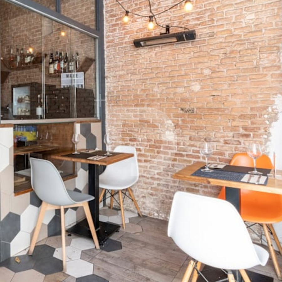 Коммерческая недвижимость в Барселоне, Испания, 55 м² - фото 1