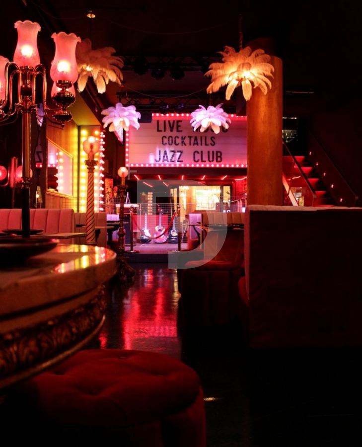 Коммерческая недвижимость в Барселоне, Испания, 423 м² - фото 1