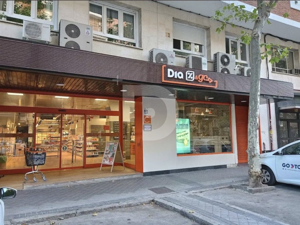 Магазин в Мадриде, Испания, 900 м² - фото 1