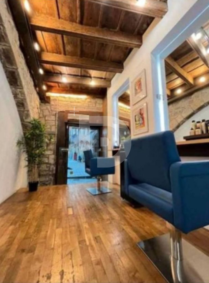 Коммерческая недвижимость в Барселоне, Испания, 29 м² - фото 2