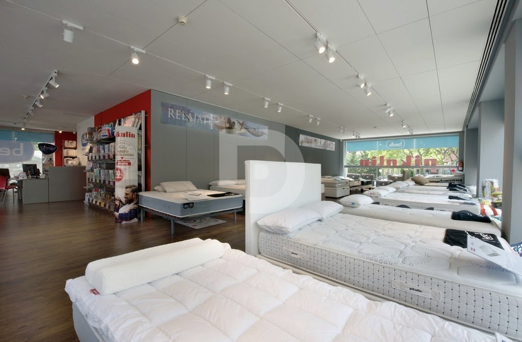 Магазин в Барселоне, Испания, 210 м² - фото 2