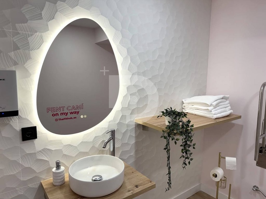 Коммерческая недвижимость в Барселоне, Испания, 721 м² - фото 2