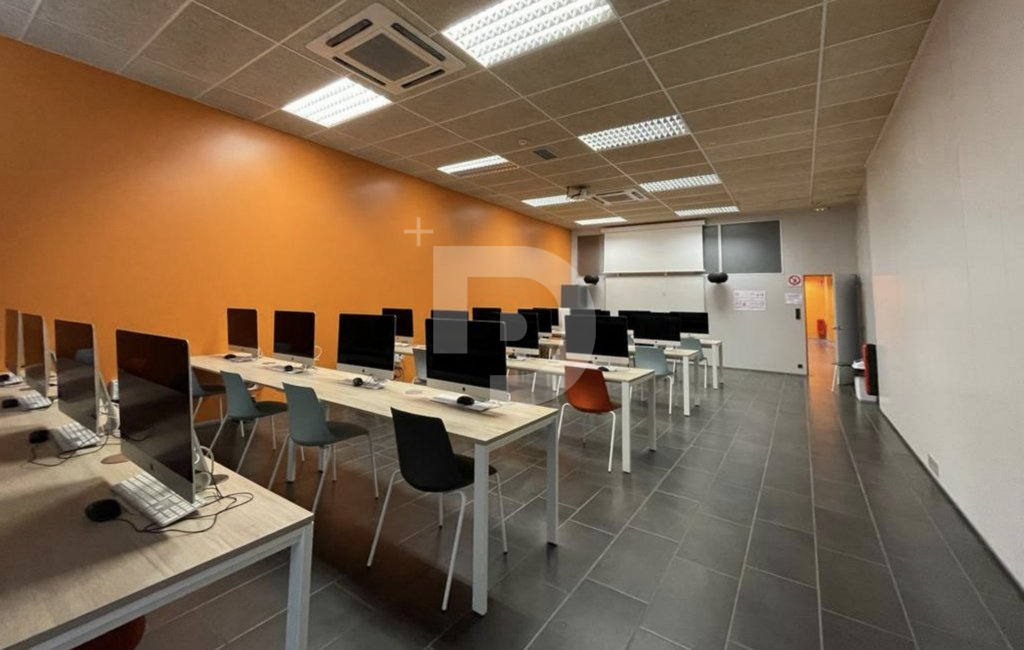 Коммерческая недвижимость в Эйшампле, Испания, 807 м² - фото 2