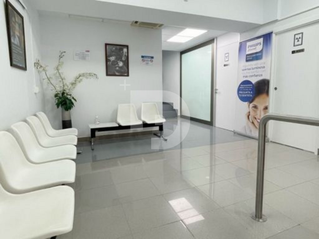 Коммерческая недвижимость в Сант-Андреу, Испания, 362 м² - фото 2