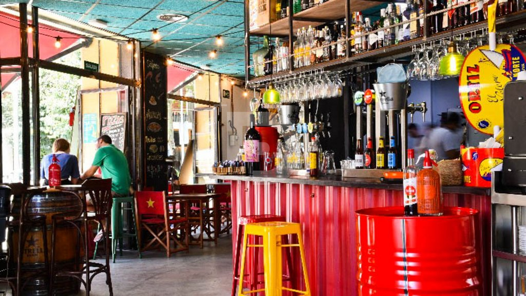 Кафе, ресторан в Эйшампле, Испания, 120 м² - фото 2