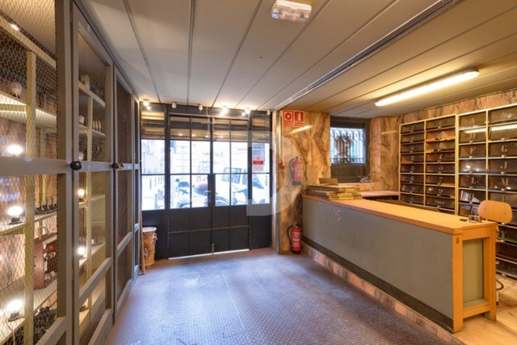 Коммерческая недвижимость в Барселоне, Испания, 540 м² - фото 2