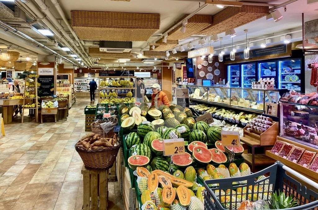 Магазин в Эйшампле, Испания, 400 м² - фото 2