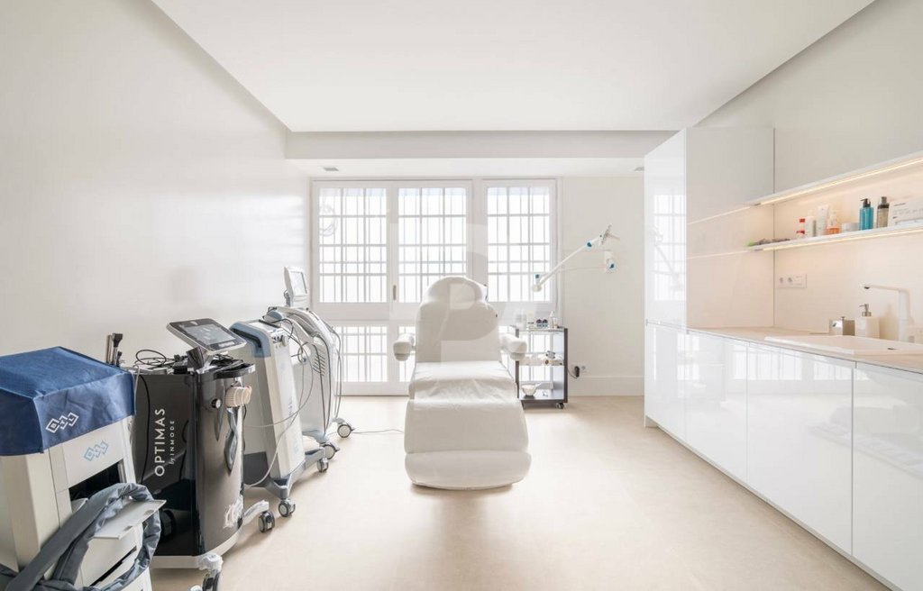 Коммерческая недвижимость в Барселоне, Испания, 185 м² - фото 2