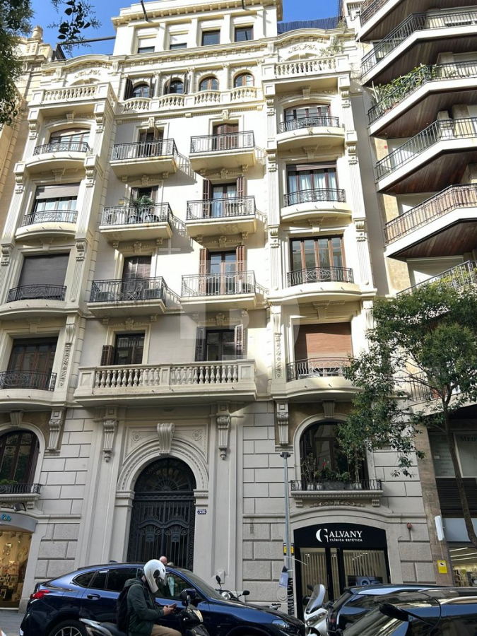 Коммерческая недвижимость в Барселоне, Испания, 186 м² - фото 2