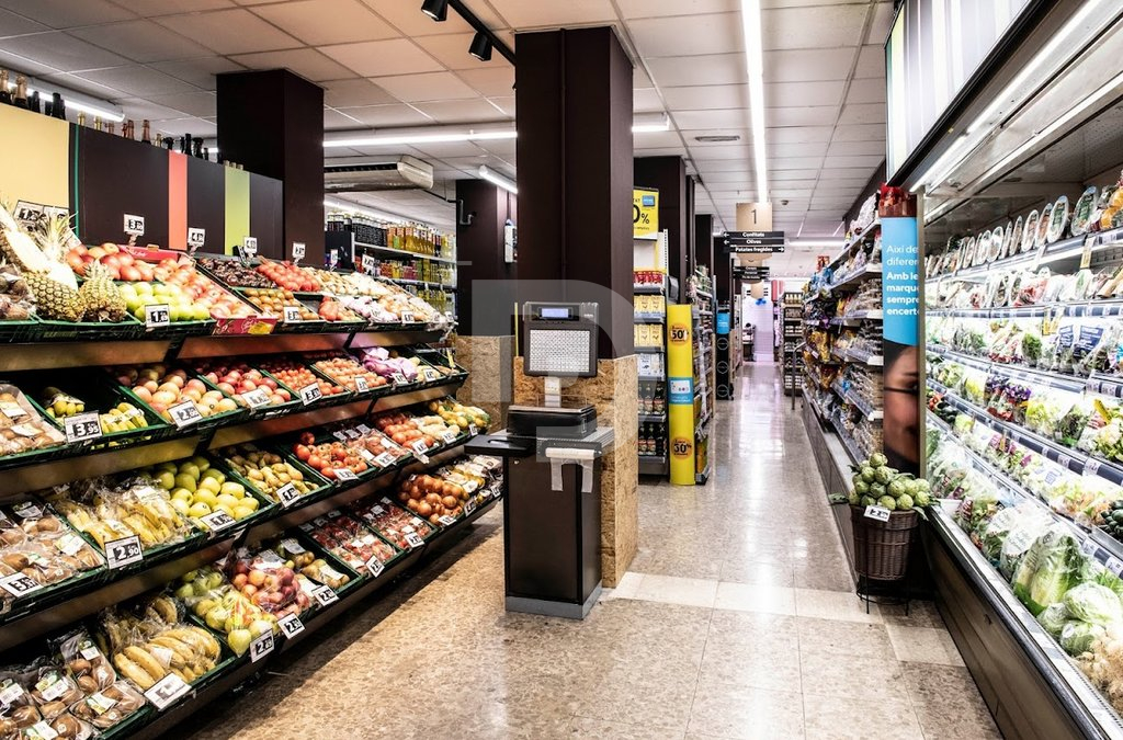 Магазин в Барселоне, Испания, 741 м² - фото 2