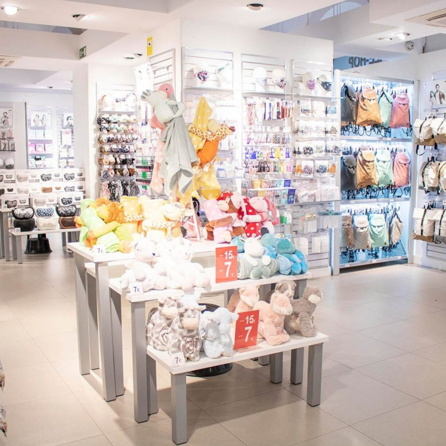 Коммерческая недвижимость в Барселоне, Испания, 739 м² - фото 2