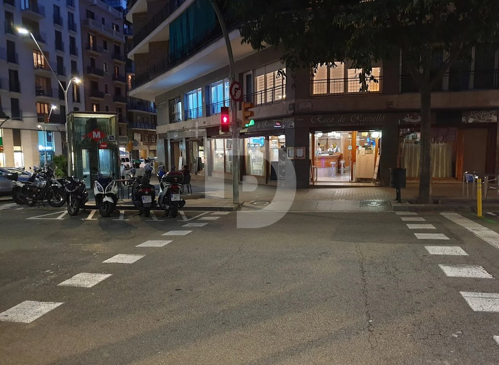 Коммерческая недвижимость в Эйшампле, Испания, 290 м² - фото 2