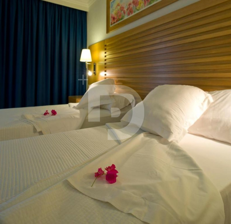 Отель, гостиница Балеарские острова, Испания, 100 000 м² - фото 2