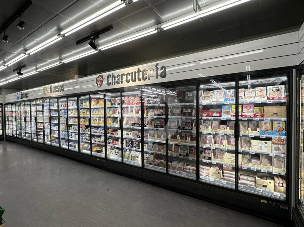 Магазин в Мадриде, Испания, 900 м² - фото 2