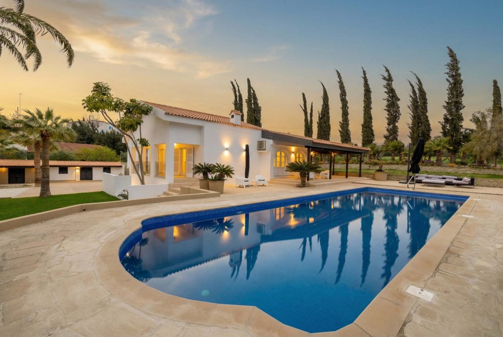 Квартира в Ларнаке, Кипр, 340 м² - фото 1