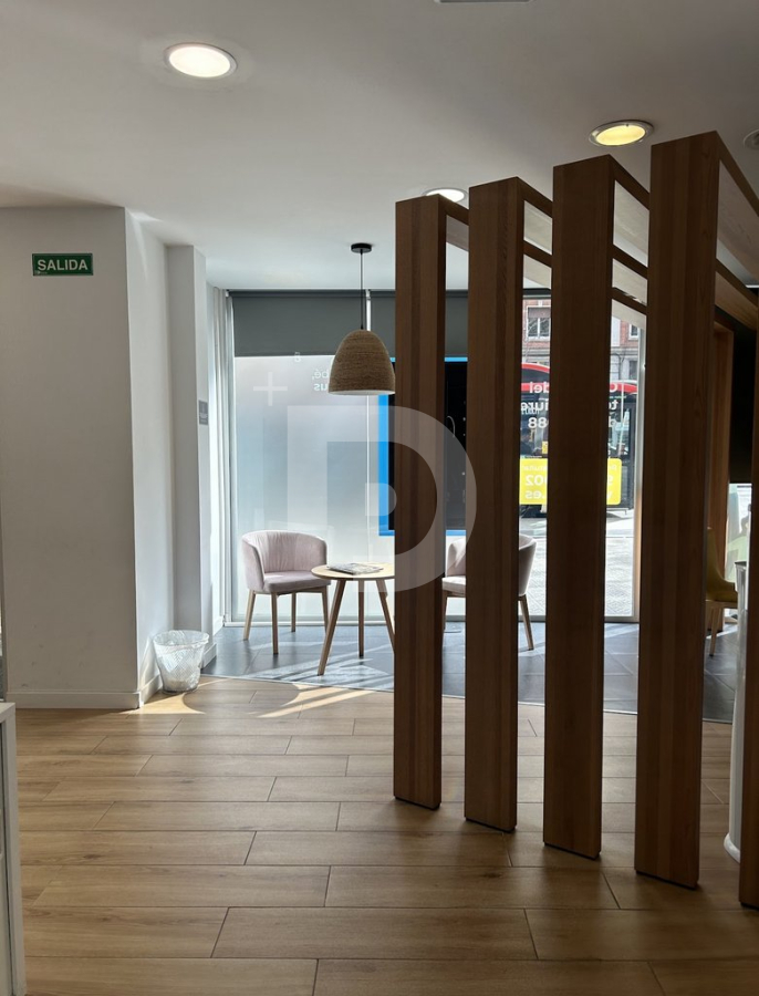 Коммерческая недвижимость в Барселоне, Испания, 418 м² - фото 2