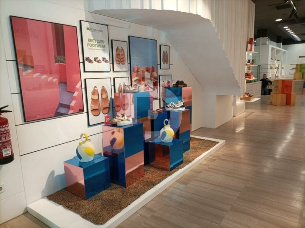 Магазин в Барселоне, Испания, 160 м² - фото 3