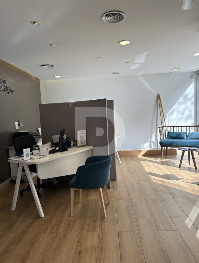 Коммерческая недвижимость в Барселоне, Испания, 418 м² - фото 3