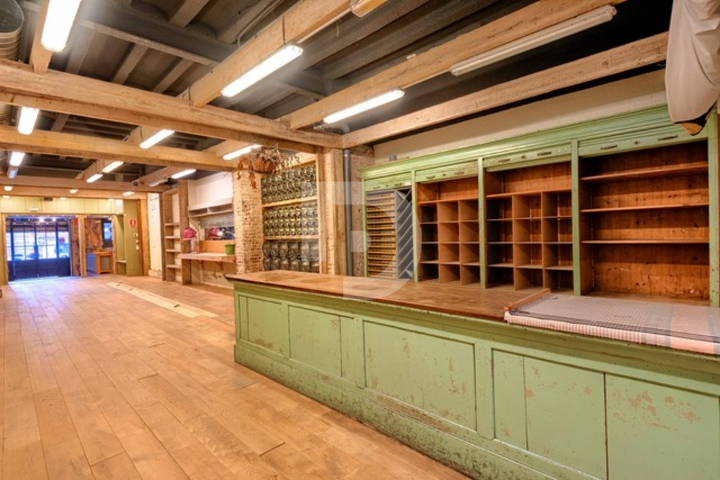 Коммерческая недвижимость в Барселоне, Испания, 540 м² - фото 4