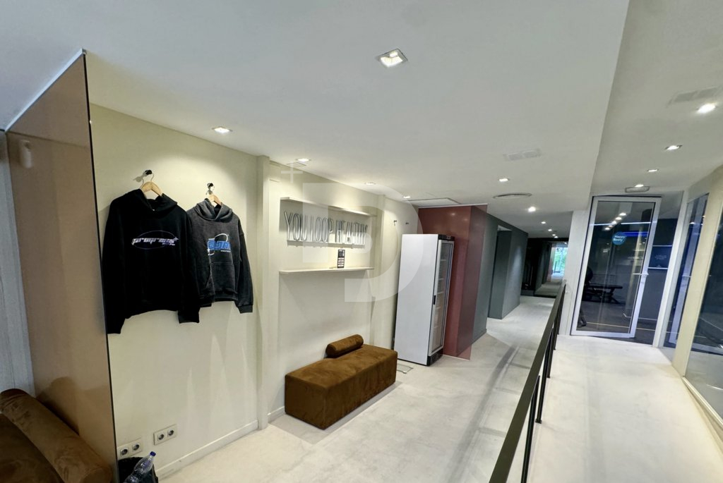 Коммерческая недвижимость в Барселоне, Испания, 250 м² - фото 6