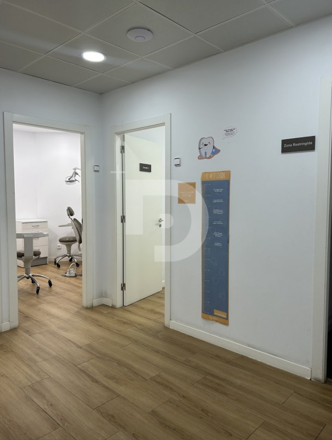 Коммерческая недвижимость в Барселоне, Испания, 418 м² - фото 5