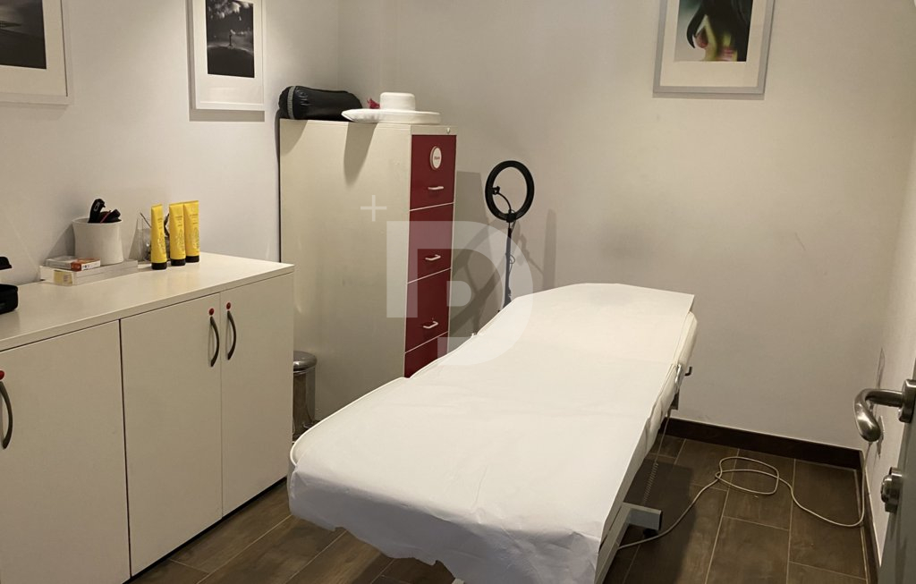 Коммерческая недвижимость в Барселоне, Испания, 250 м² - фото 8