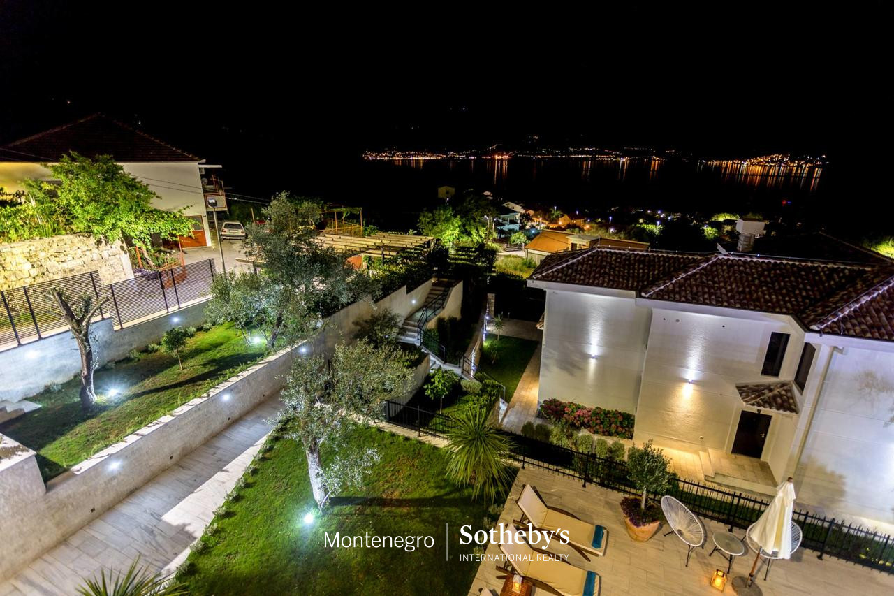 Вилла в Херцег-Нови, Черногория, 350 м² - фото 9
