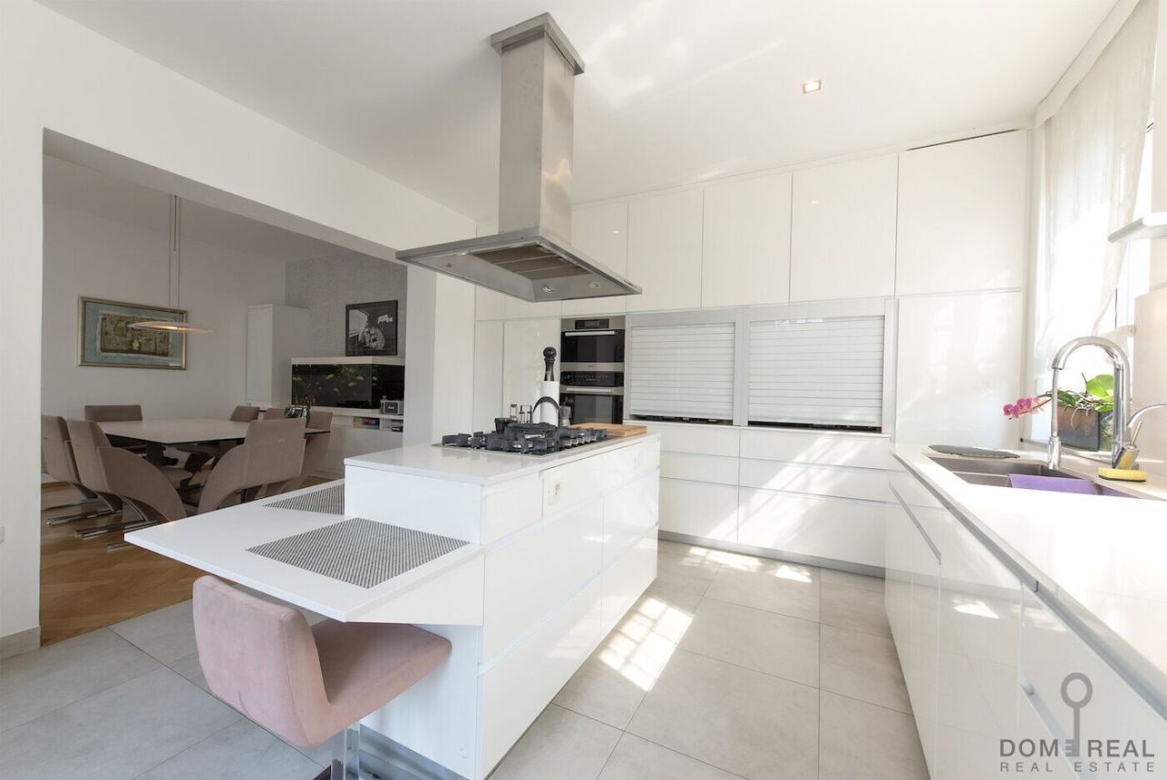 Дом в Любляне, Словения, 263 м² - фото 1