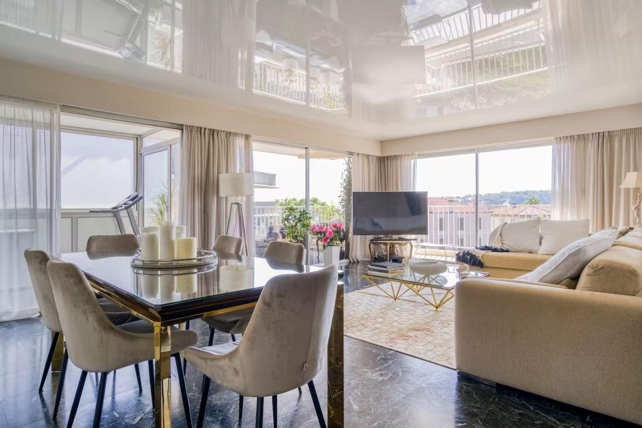 Апартаменты в Антибе, Франция, 120 м² - фото 1