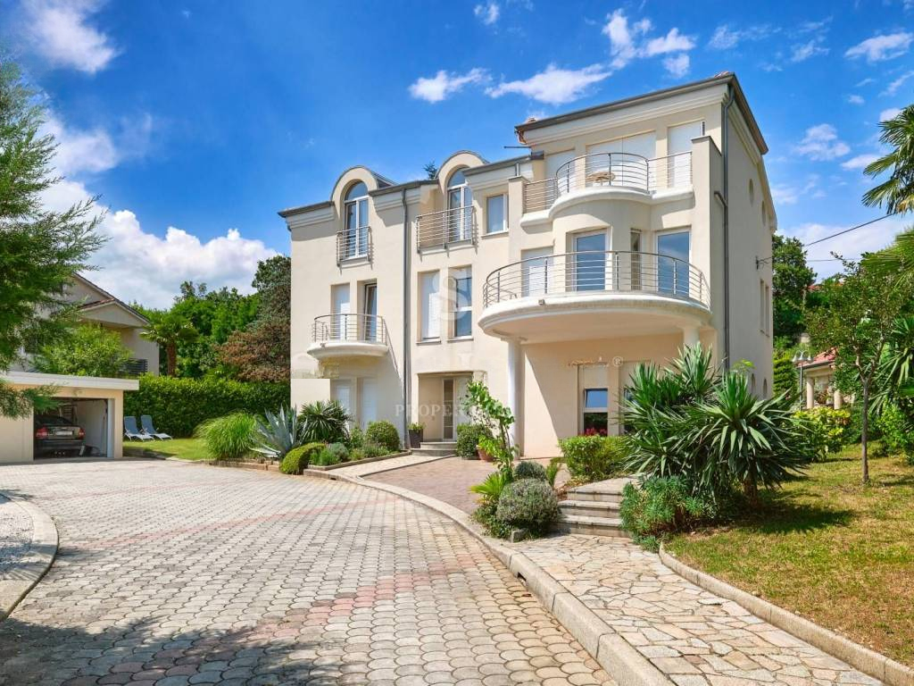 Дом в Опатии, Хорватия, 381 м² - фото 1