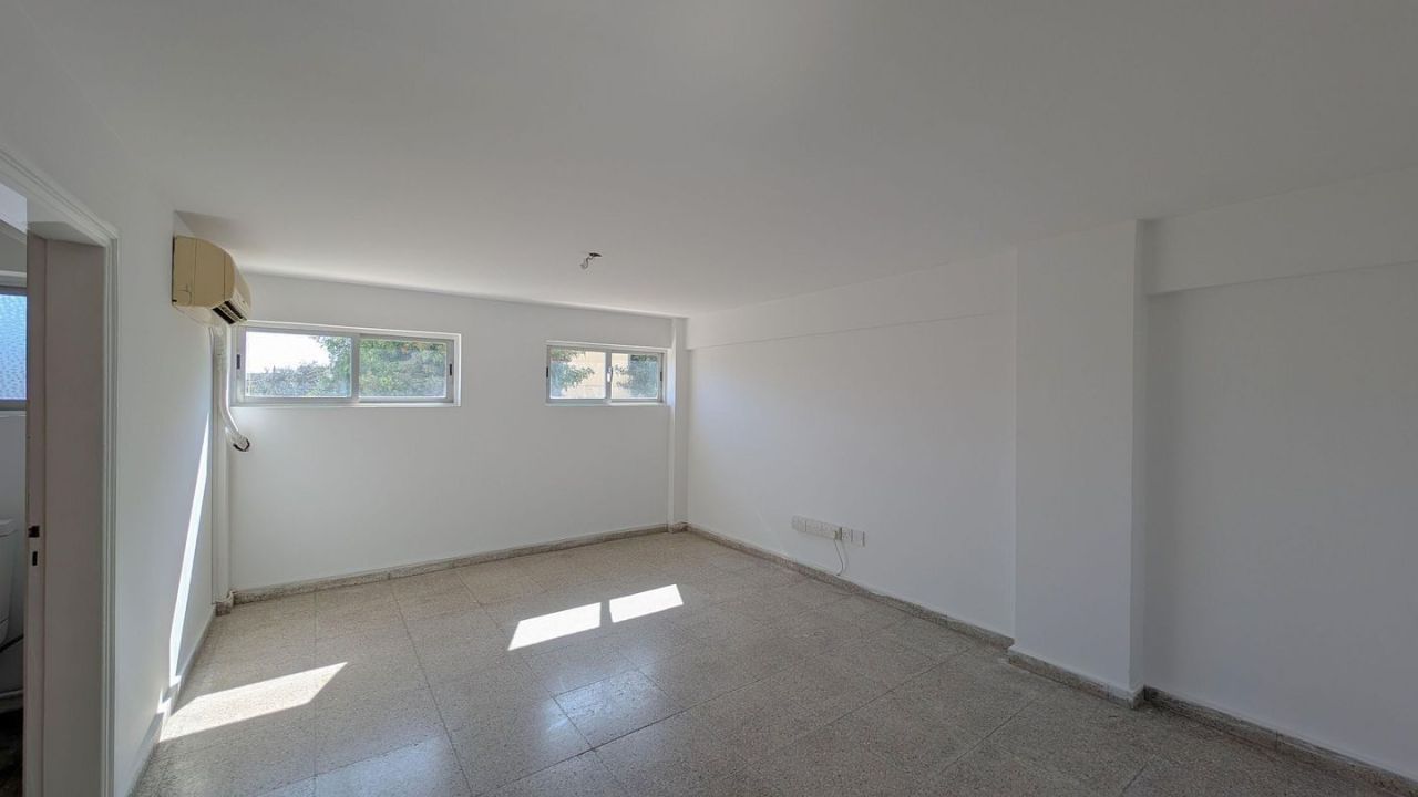 Магазин в Лимасоле, Кипр, 118 м² - фото 9