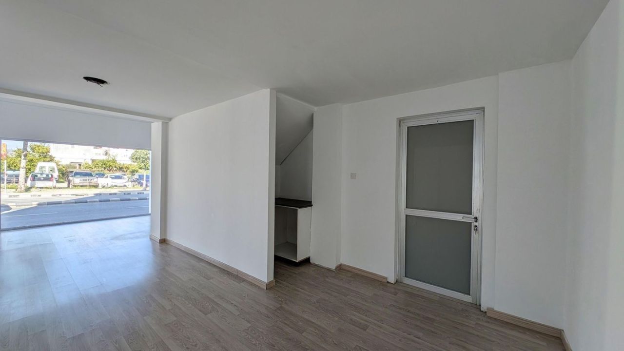 Магазин в Лимасоле, Кипр, 118 м² - фото 12