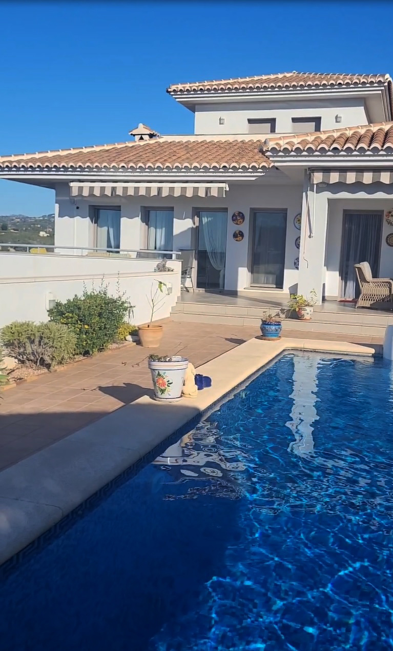 Вилла в Аликанте, Испания, 352 м² - фото 1