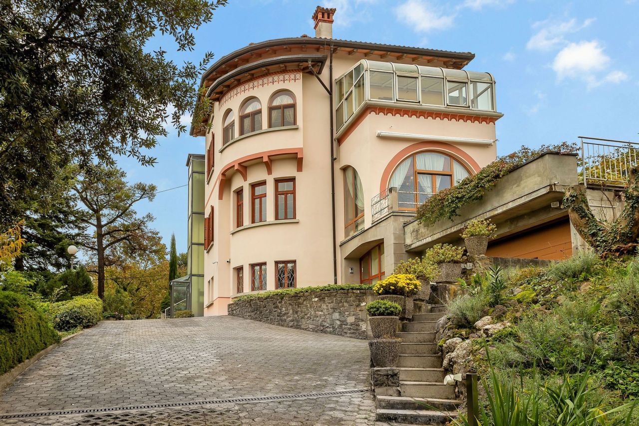 Вилла в Нова-Горице, Словения, 530 м² - фото 1