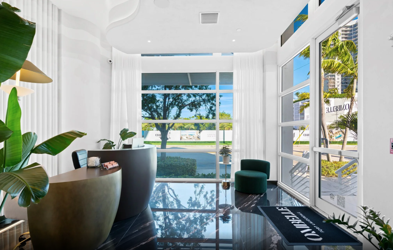 Коммерческая недвижимость в Майами, США, 280 м² - фото 1