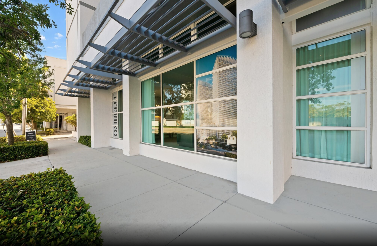 Коммерческая недвижимость в Майами, США, 280 м² - фото 3