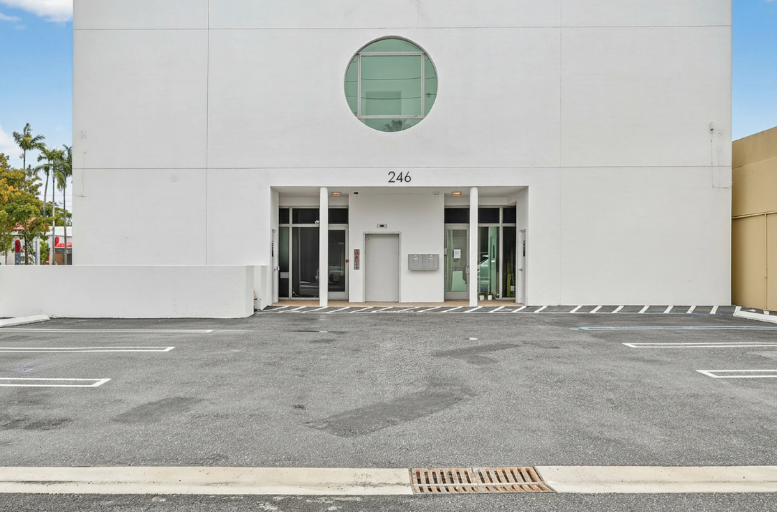 Коммерческая недвижимость в Майами, США, 300 м² - фото 5