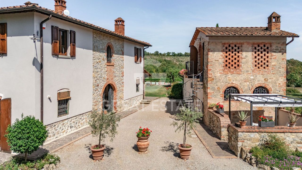 Дом Laterina Pergine Valdarno, Италия, 435 м² - фото 8