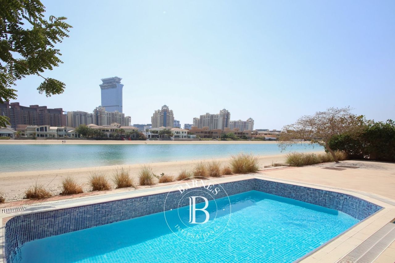 Вилла в Дубае, ОАЭ, 557.4 м² - фото 1