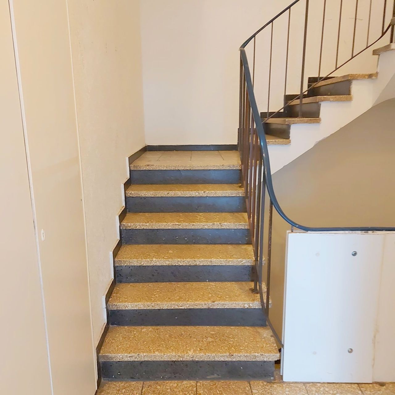 Доходный дом в Крефельде, Германия, 860.88 м² - фото 6