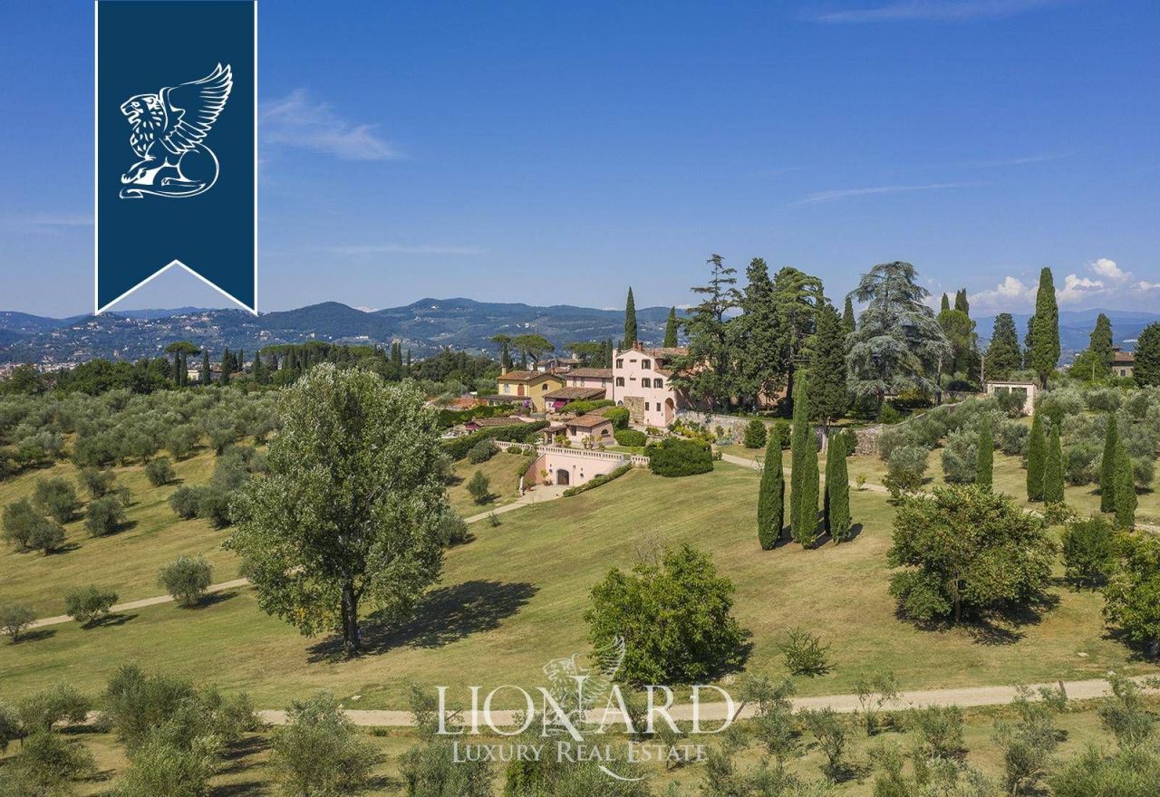 Вилла во Флоренции, Италия, 450 м² - фото 13