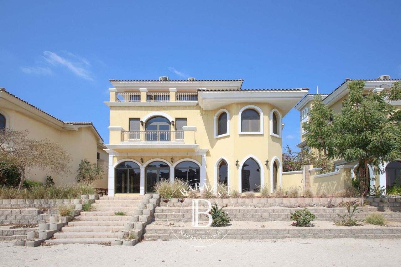 Вилла в Дубае, ОАЭ, 557.4 м² - фото 1