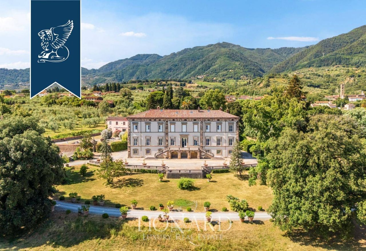 Вилла в Капаннори, Италия, 3 200 м² - фото 1